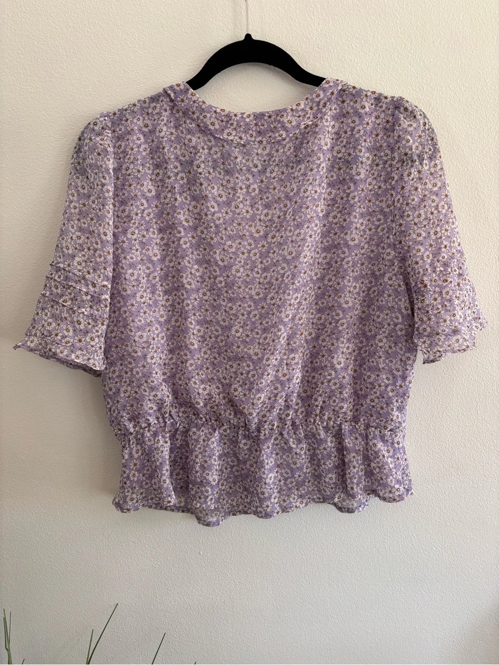 ASTR the label | Light Purple Floral Flowy Top